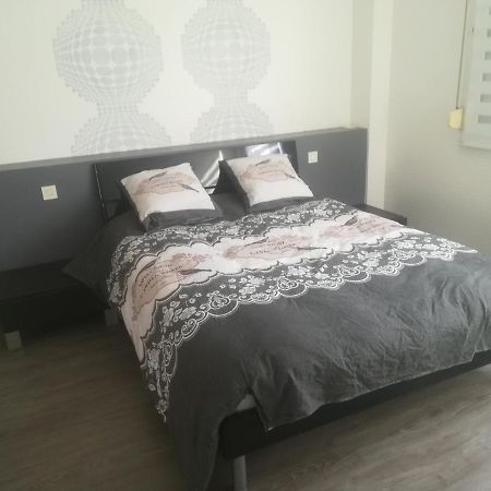Logement De Plein Pied A Mirecourt Exterior foto