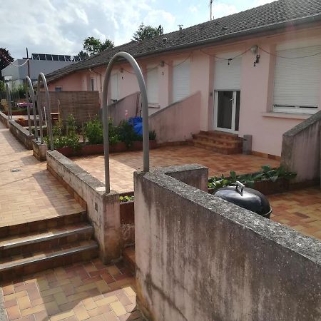 Logement De Plein Pied A Mirecourt Exterior foto