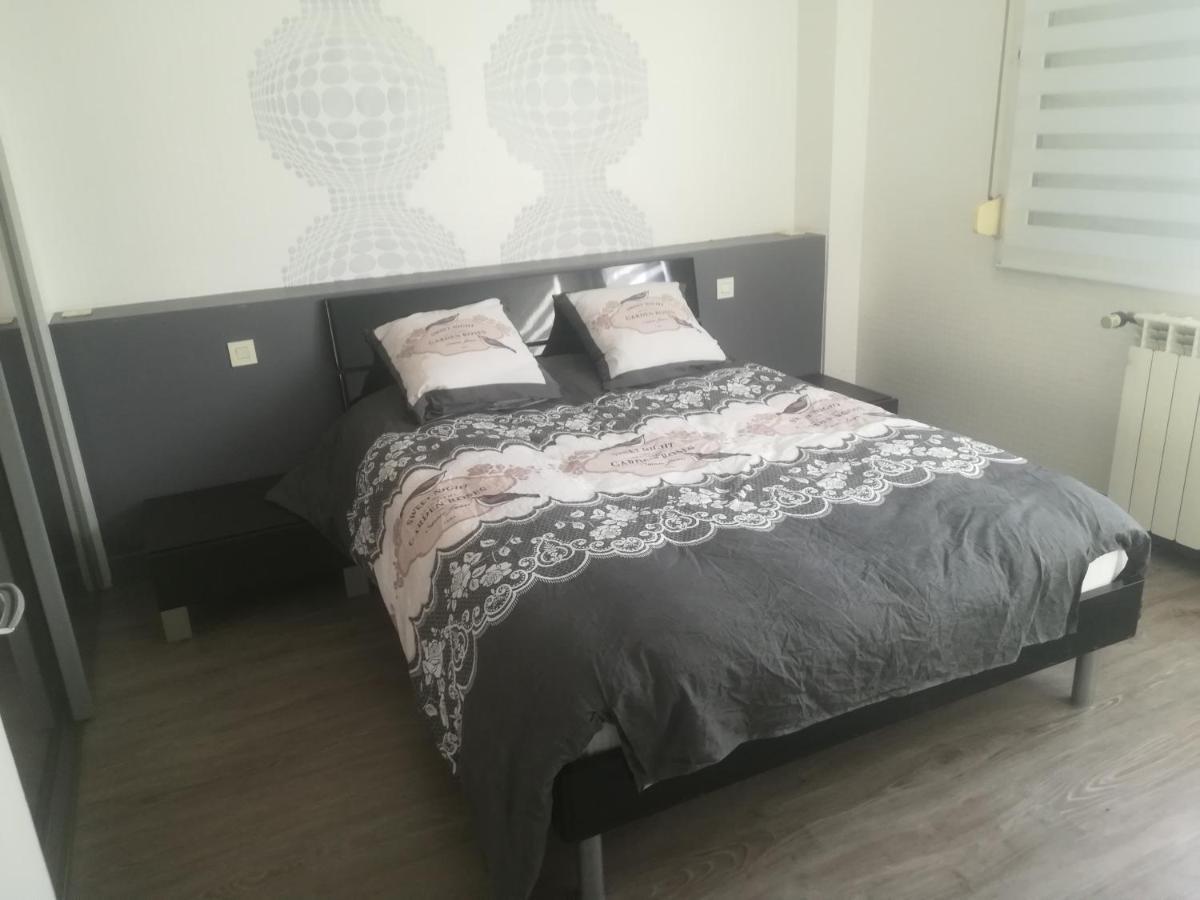 Logement De Plein Pied A Mirecourt Exterior foto